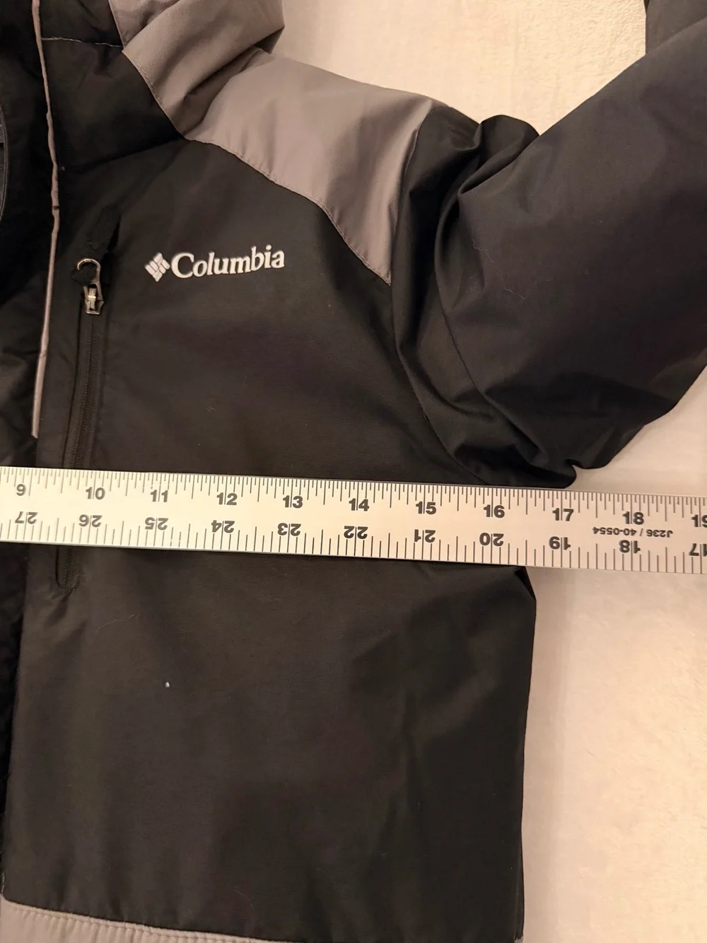 Columbia Kids Black and Gray Hooded Puffer Jacket size: S